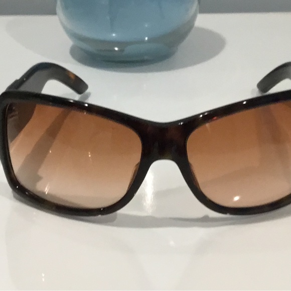 DIOR TORTOISE SUNGLASSES W/ CLASSIC D BUCKLE ON SIDE. WITH CASE. - Picture 13 of 13
